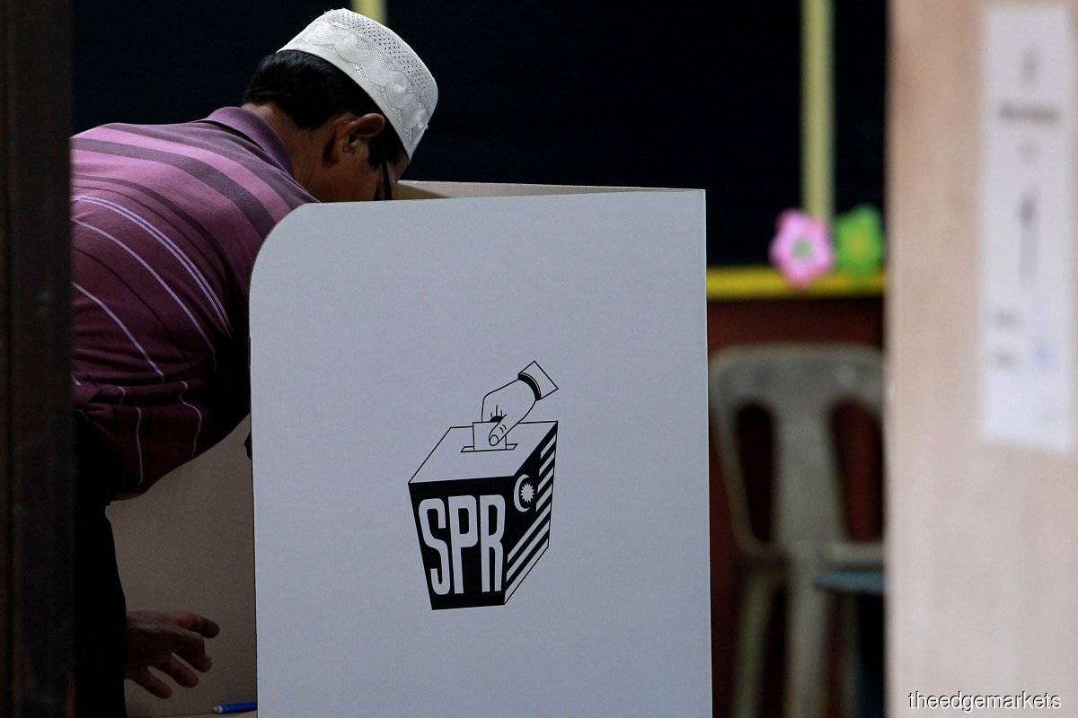 According to Abdul Ghani, the EC has appointed 28 returning officers and 80 assistant returning officers for the state election. (File photo by Shahrin Yahya/The Edge)